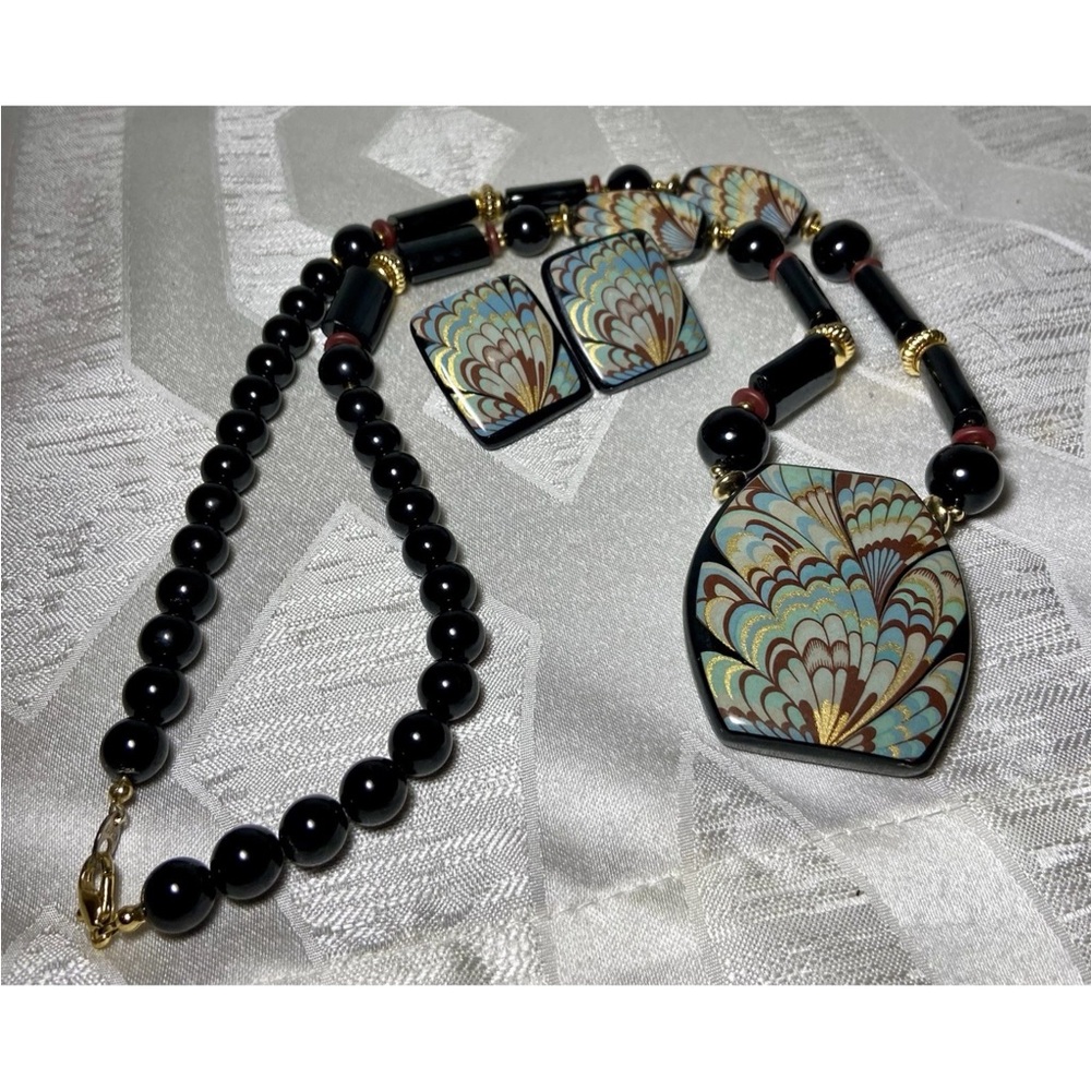 Lee Sands Vintage Artistic multi Color Necklace Set